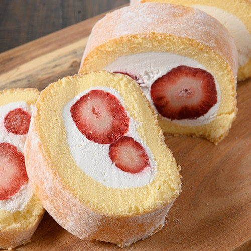 ＜新杵堂＞あまおうロールケーキ
